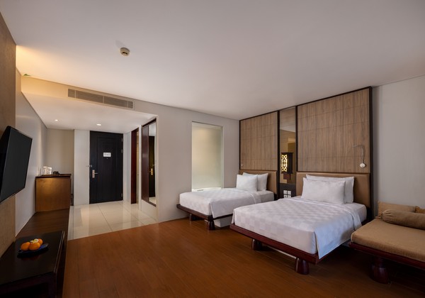 Grand Deluxe Pool View Twin