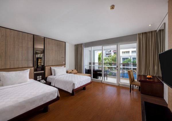 Grand Deluxe Pool View Twin