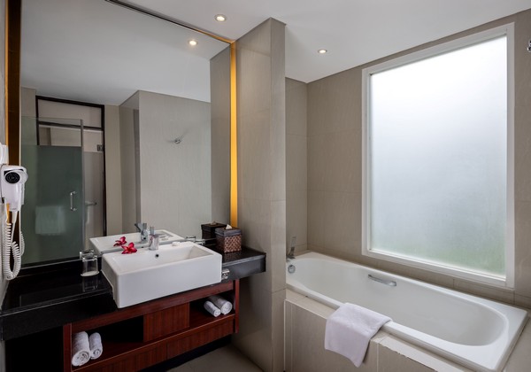 Grand Deluxe Pool View Twin