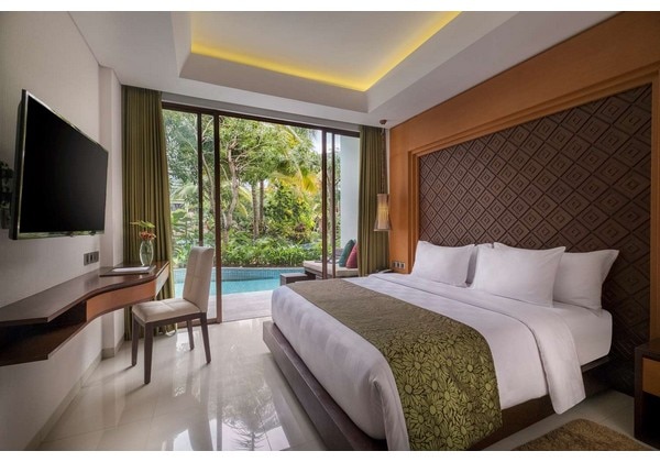 Deluxe Room Access - Pool View