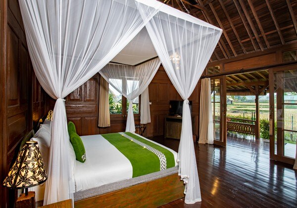 Paddy View Wooden Suite