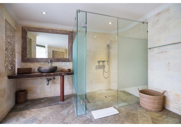 Deluxe with Shower