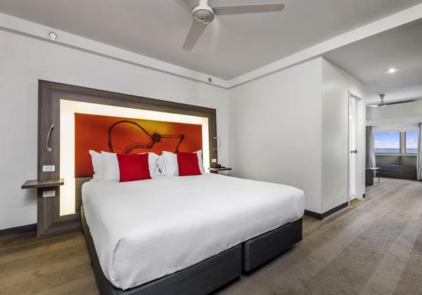Junior Suite 1 King Bed Harbour View