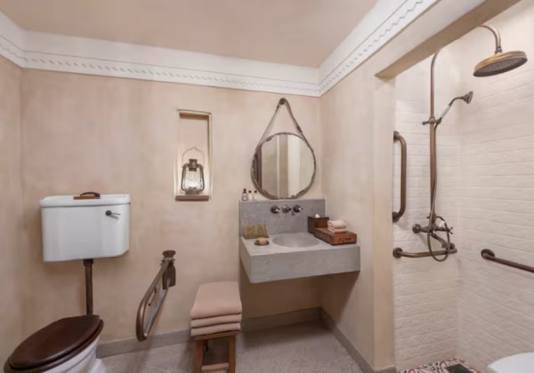 Queen Accessible Heritage Room