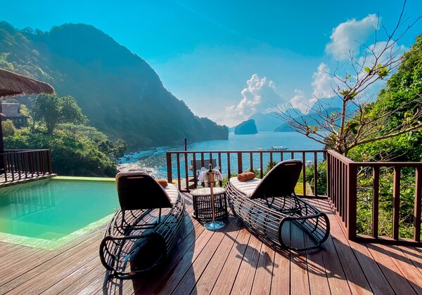 Premium Bay View Cauayan Pool Villa