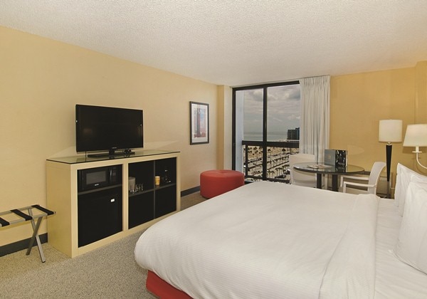 1KING BED PARTIAL OCEAN VIEW-BALCONY-SMK