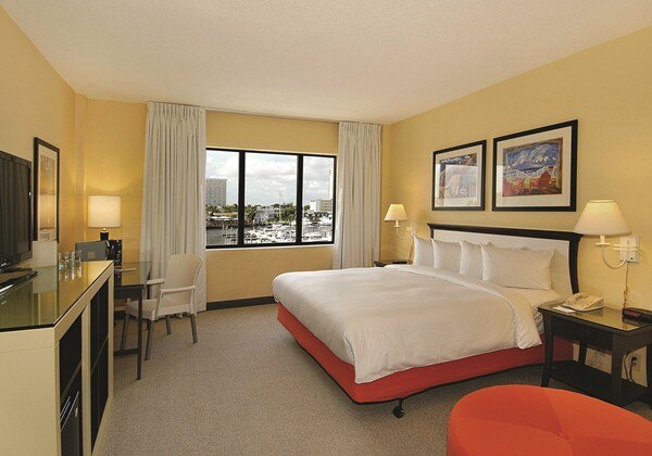 MARINA VIEW ROOM -KING BED