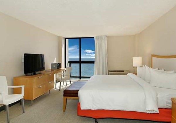 OCEANFRONT SUITE - TOWER - KING BED