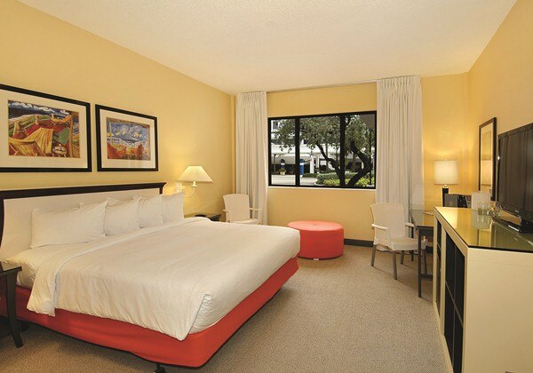 1DBL MOBILITY ACCESSIBLE BATHTUB SMK