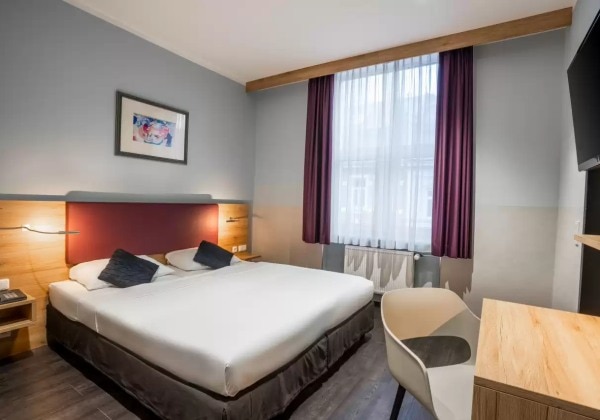 2 Single Beds City Side