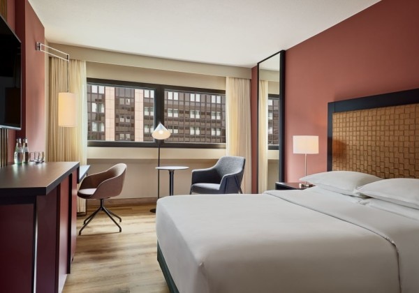 Premium Room 1 King or 1 Queen