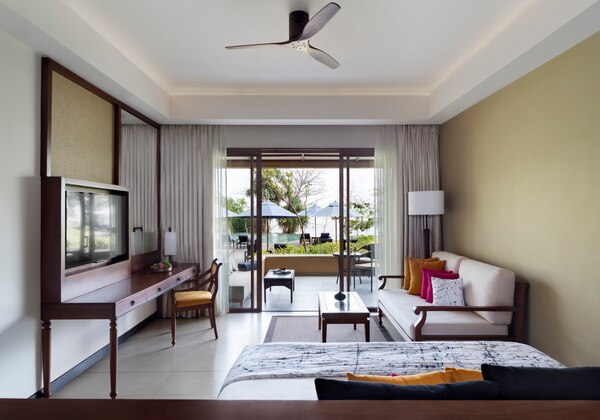 Deluxe Pool Side Room