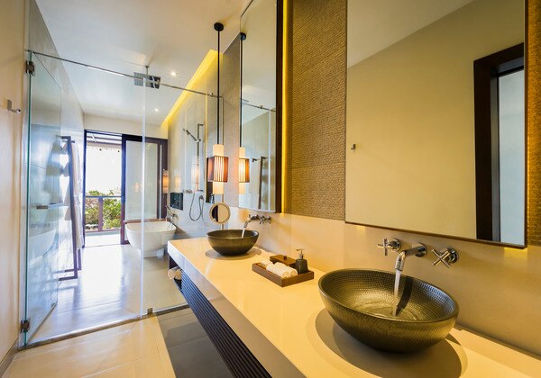 Deluxe Pool Side Room