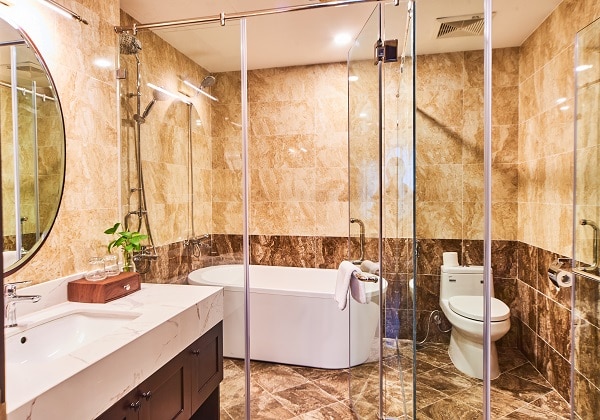 Suite Bathroom