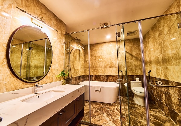 Hoa Binh Suite Bathroom