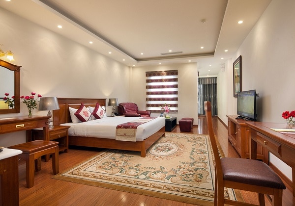 Silk Queen Terrace Suite Room