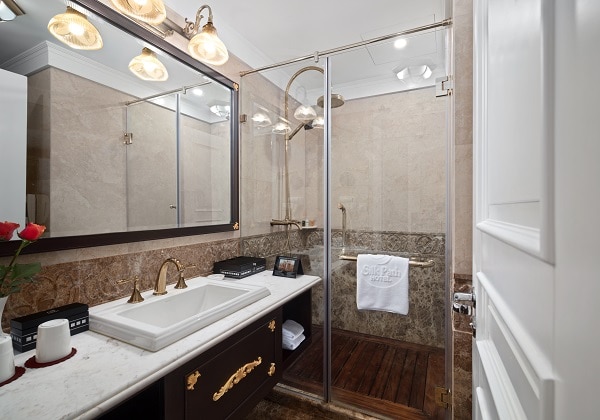 Premium Deluxe Bathroom