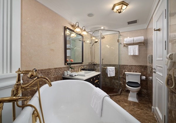 Grand Executive Bathroom