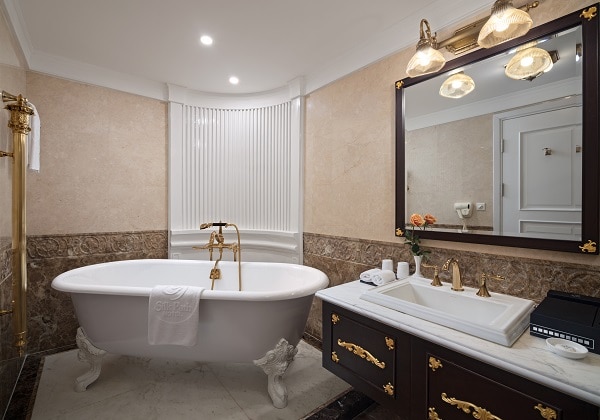 Grand Executive Bathroom