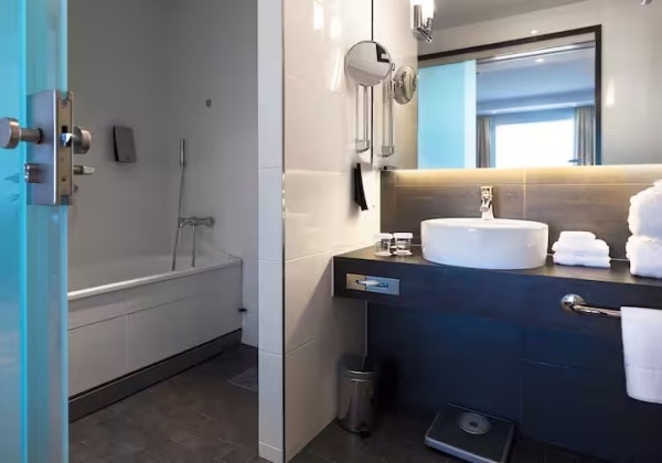 Junior Suite Bathroom