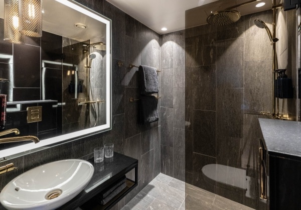 Guest Room Bathroom
