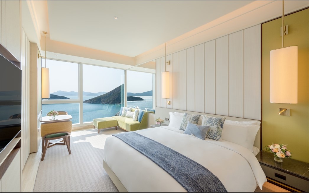 Oceanfront room (King bed)