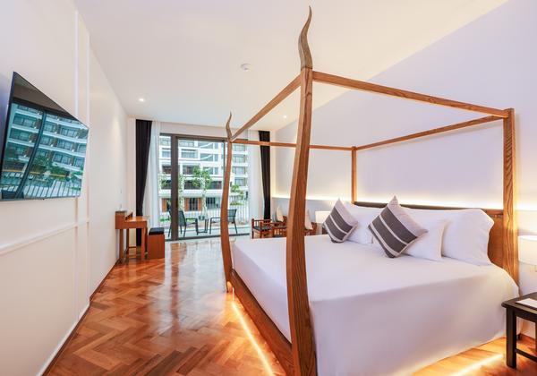 Deluxe Pool View King