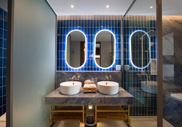 Deluxe Pool View Twin