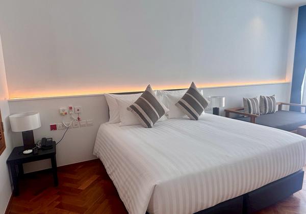 Deluxe Pool View King - Accessible