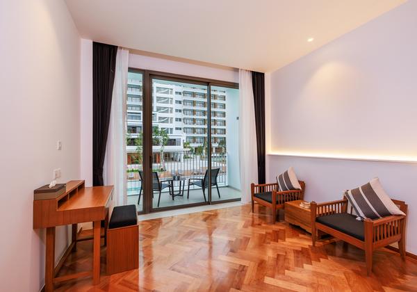 Deluxe Pool View King - Accessible