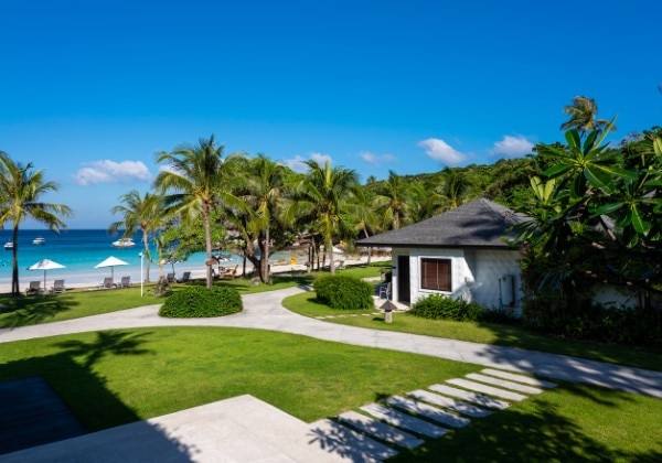 Grand Deluxe Pool Villa Beachfront