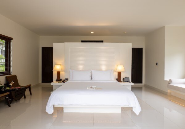 Grand Deluxe Pool Villa Beachfront