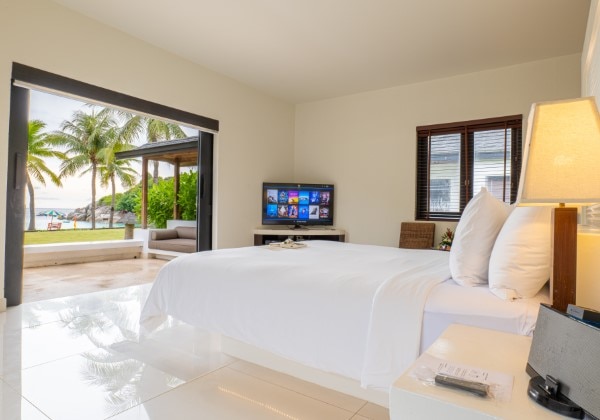 Grand Deluxe Pool Villa Beachfront