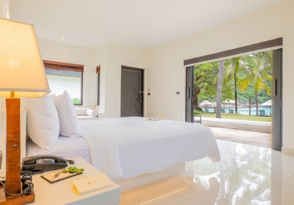 Grand Deluxe Pool Villa Beachfront