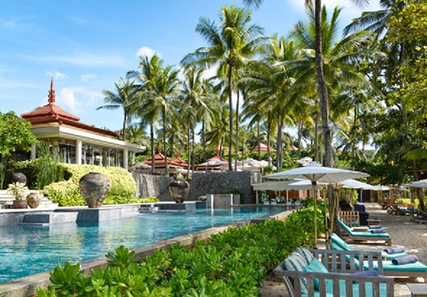 外観・ホテルプール