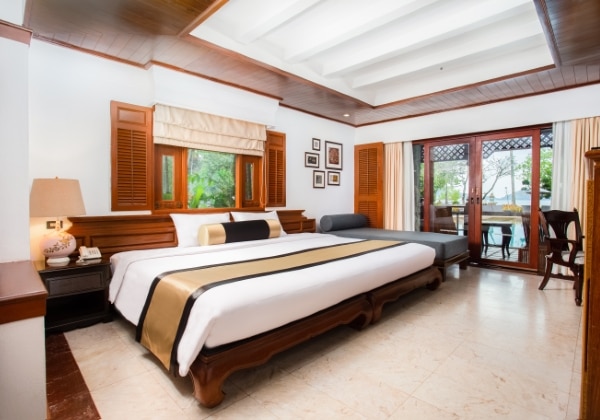 Lagoon Pool Access with Bathtub