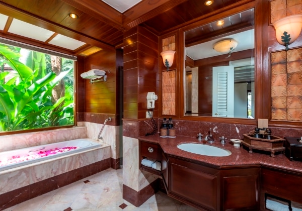 Lagoon Pool Access with Bathtub