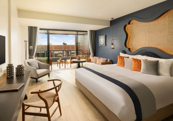 Deluxe Pool View Room