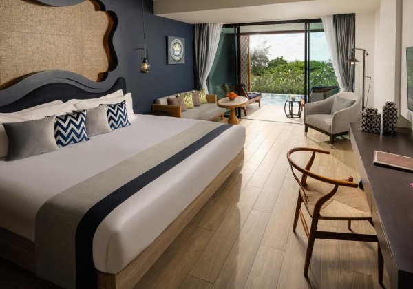 Deluxe Sea View Pool Access Suite