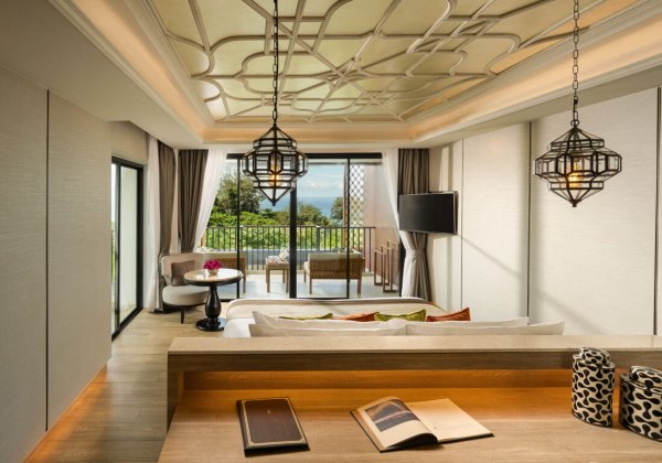 Deluxe Sea View Whirlpool Bath Suite