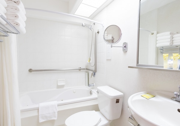 1Bedroom Suite Bathroom