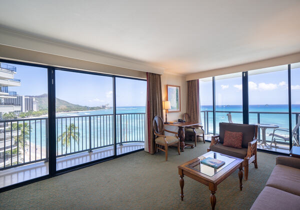 Deluxe Diamond Head Ocean Front Suite 1K
