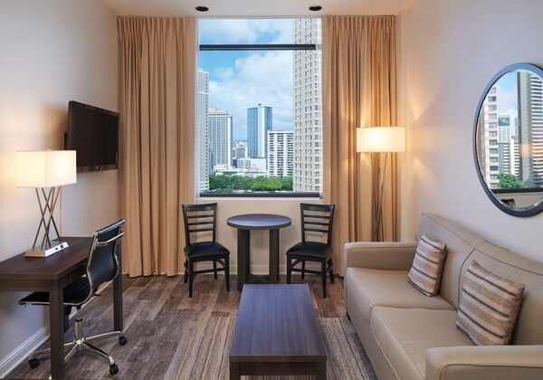 Luxury 1 Bedroom Suite with Full Kitchen