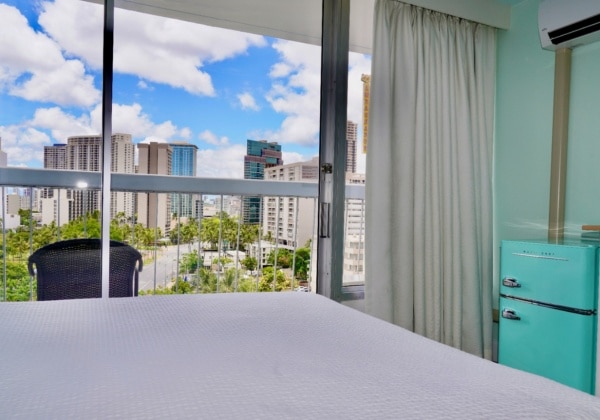 Bronze One Queen Room