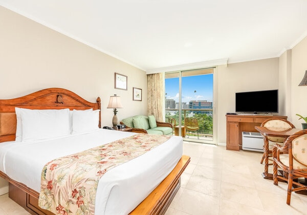 Partial Ocean View 1Queen with Sofabed