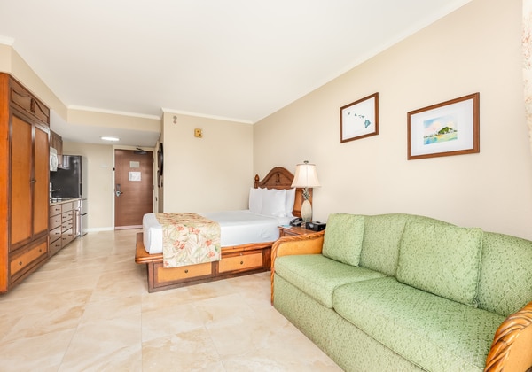 City View 1Queen with Sofabed