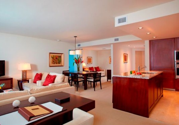 Premium 2Bedroom+Den Ocean Front Suite