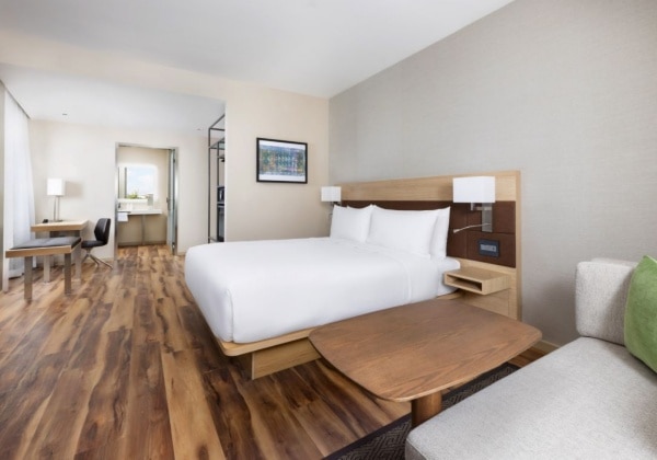 Larger King Guestroom, Larger Guest room