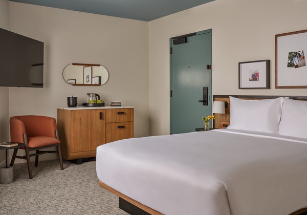 Deluxe Queen with Lanai