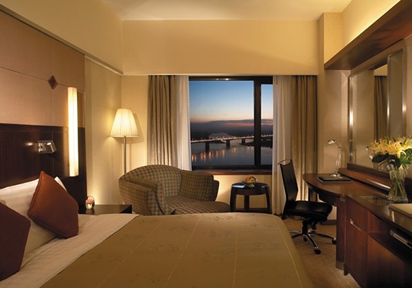 Horizon Club River View Room